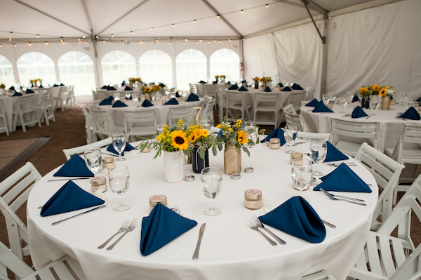 navitrac tent with round tables and white garden resin chais at river tree lodge in Breckenrdige - Pretty Plum Photography